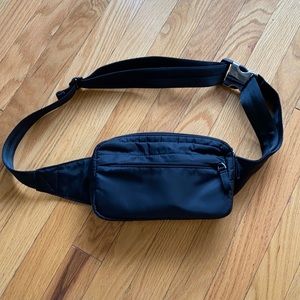 Aritzia Main Character Fanny pack